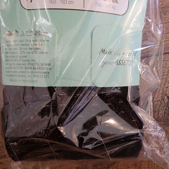 Assets by Spanx Shaping Tights Textured Wish Bone Black Size 5 (220-265 lbs) NEW - Picture 6 of 8